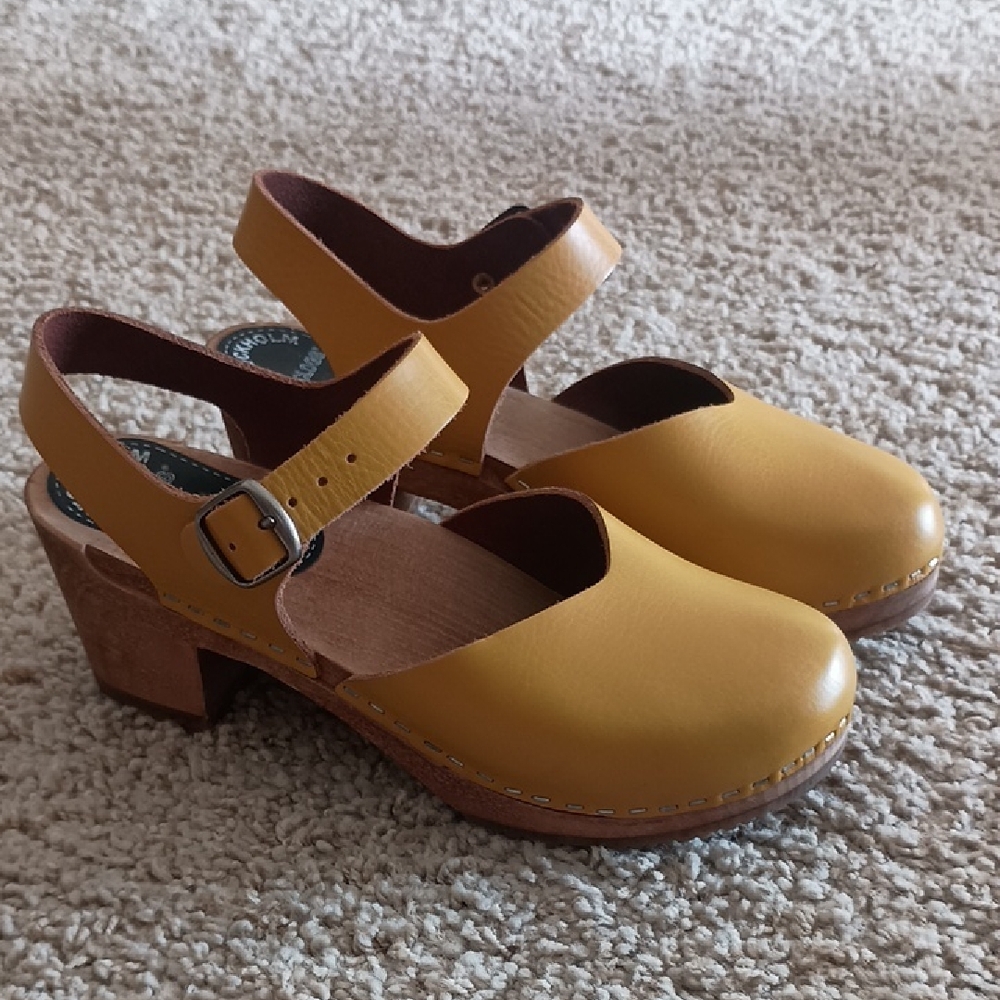 Chic Yellow Leather Clogs with Strap